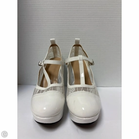 Shoes Heels Block By Clothes Mentor In White, Size: 8.5 Good Grip Smooth Surface