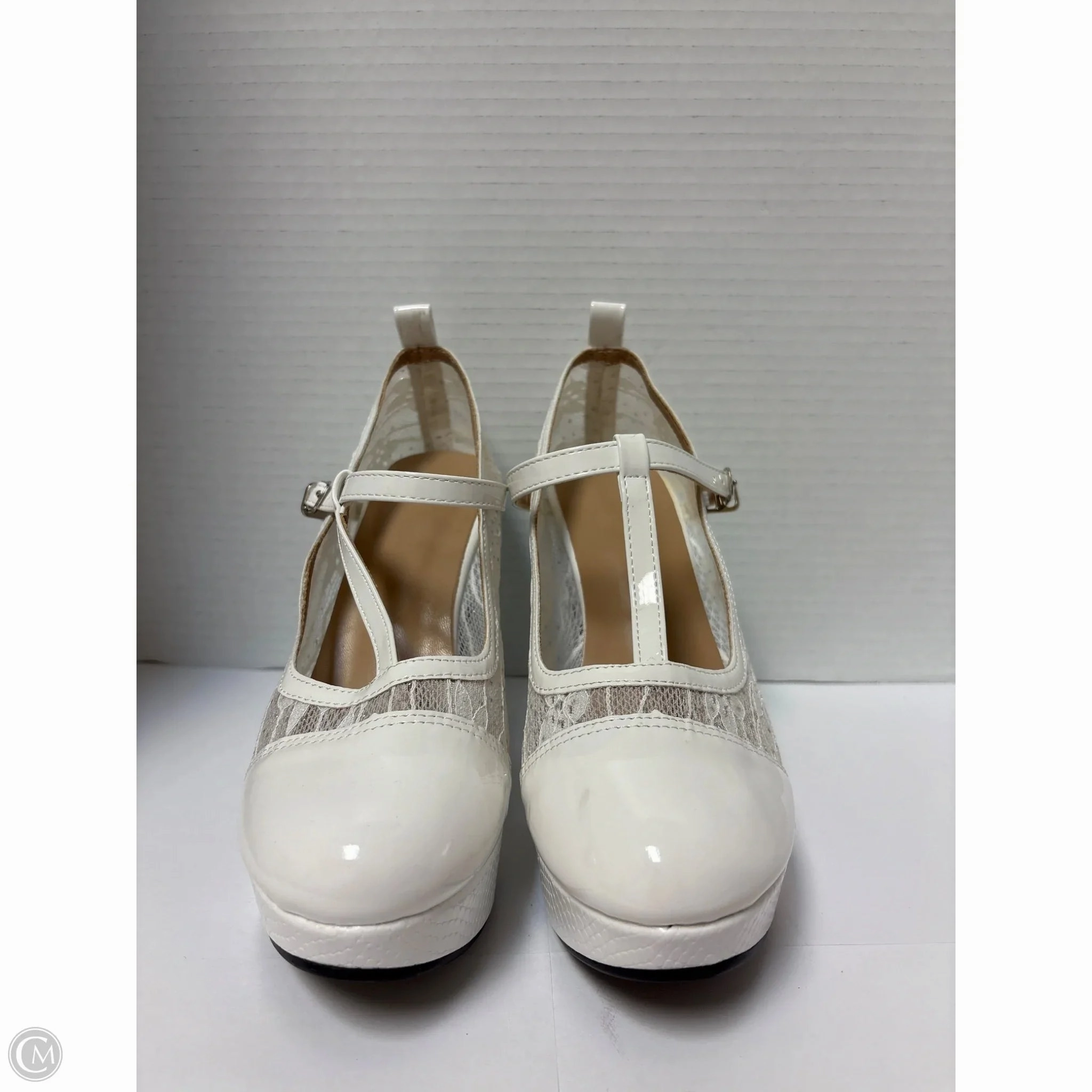 Shoes Heels Block By Clothes Mentor In White, Size: 8.5 Good Grip Smooth Surface