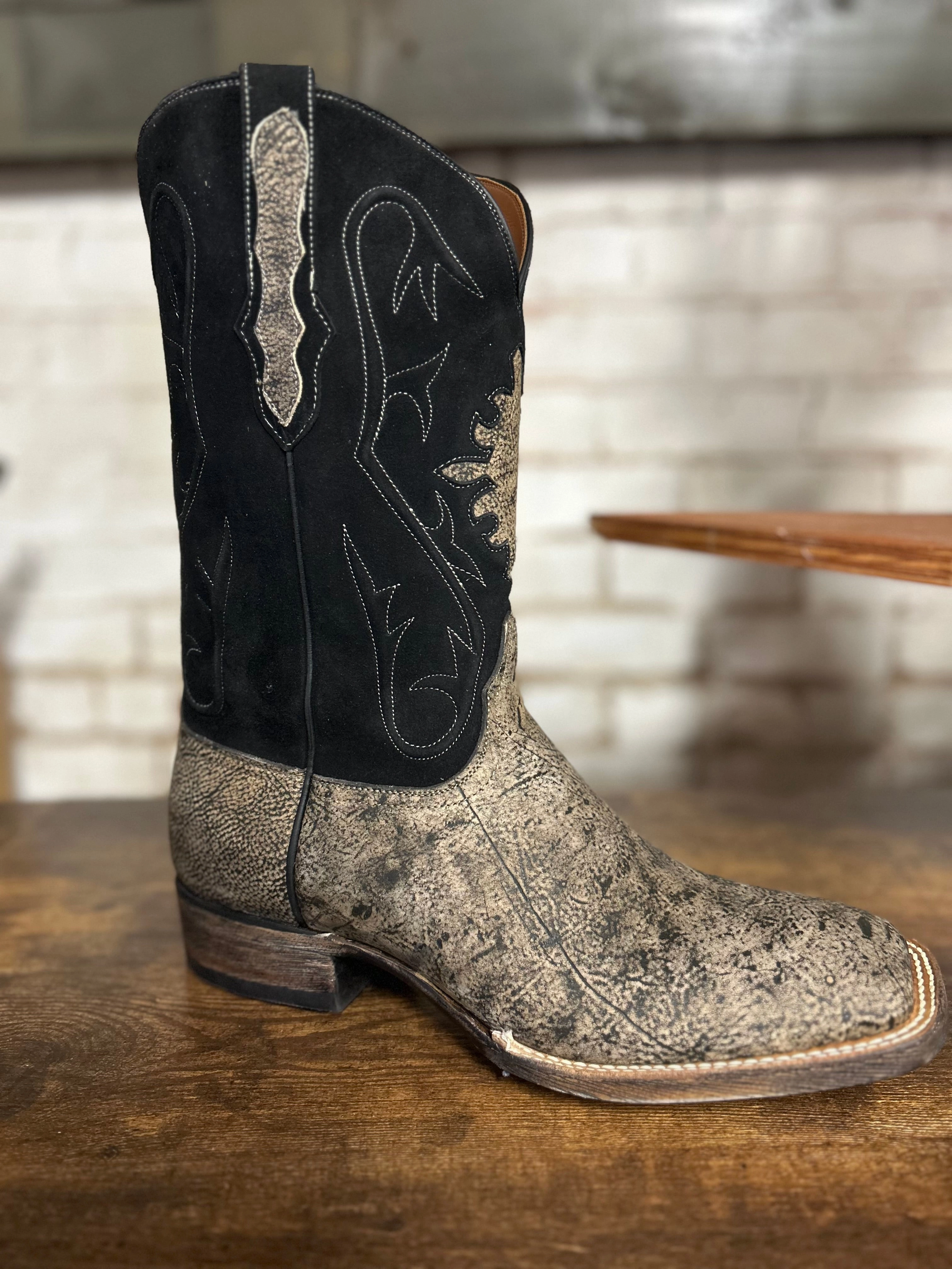 Effortless Wear Black Jack Giraffe Safari Bone