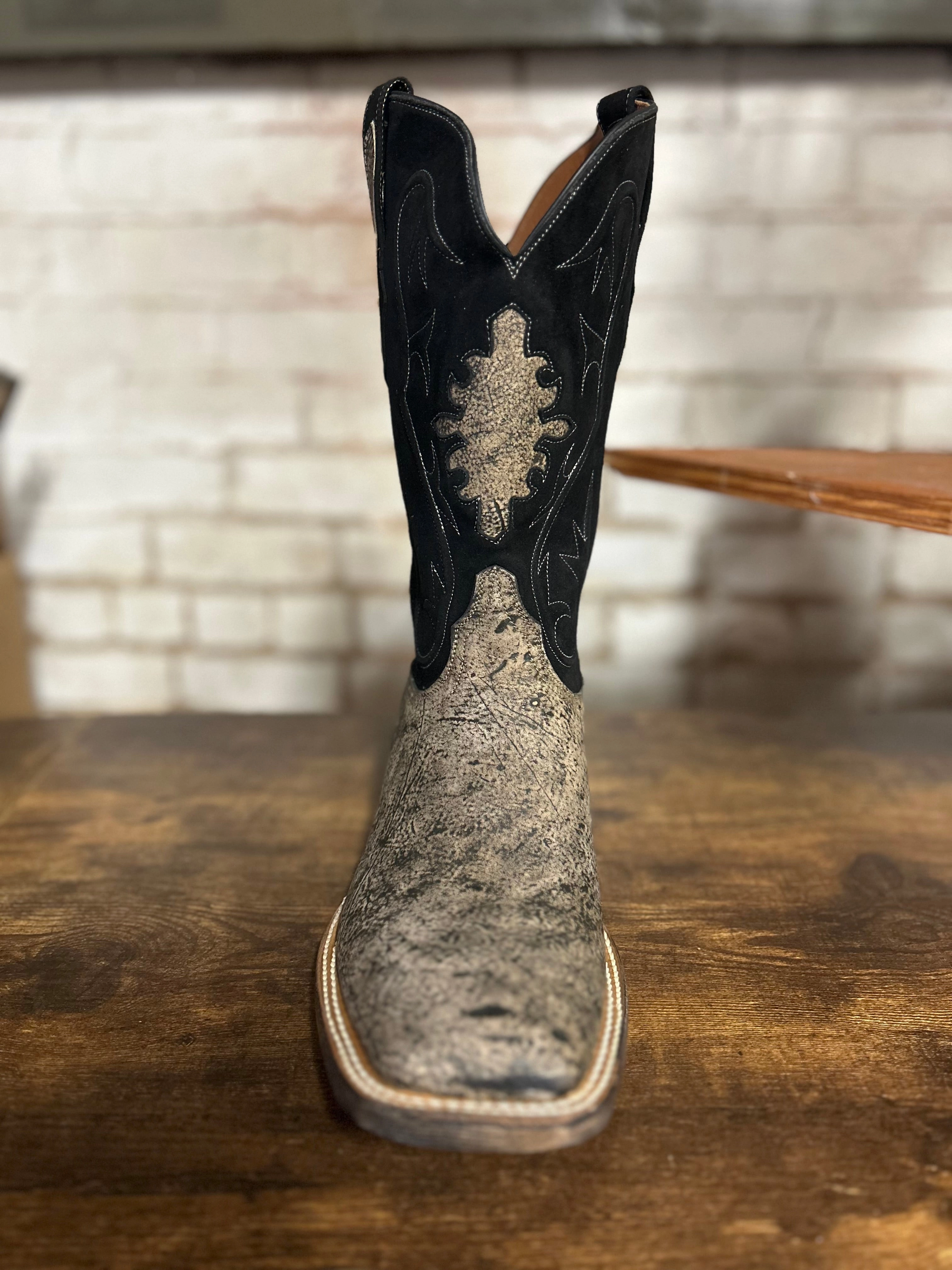 Built For Comfort Western Pattern Black Jack Giraffe Safari Bone