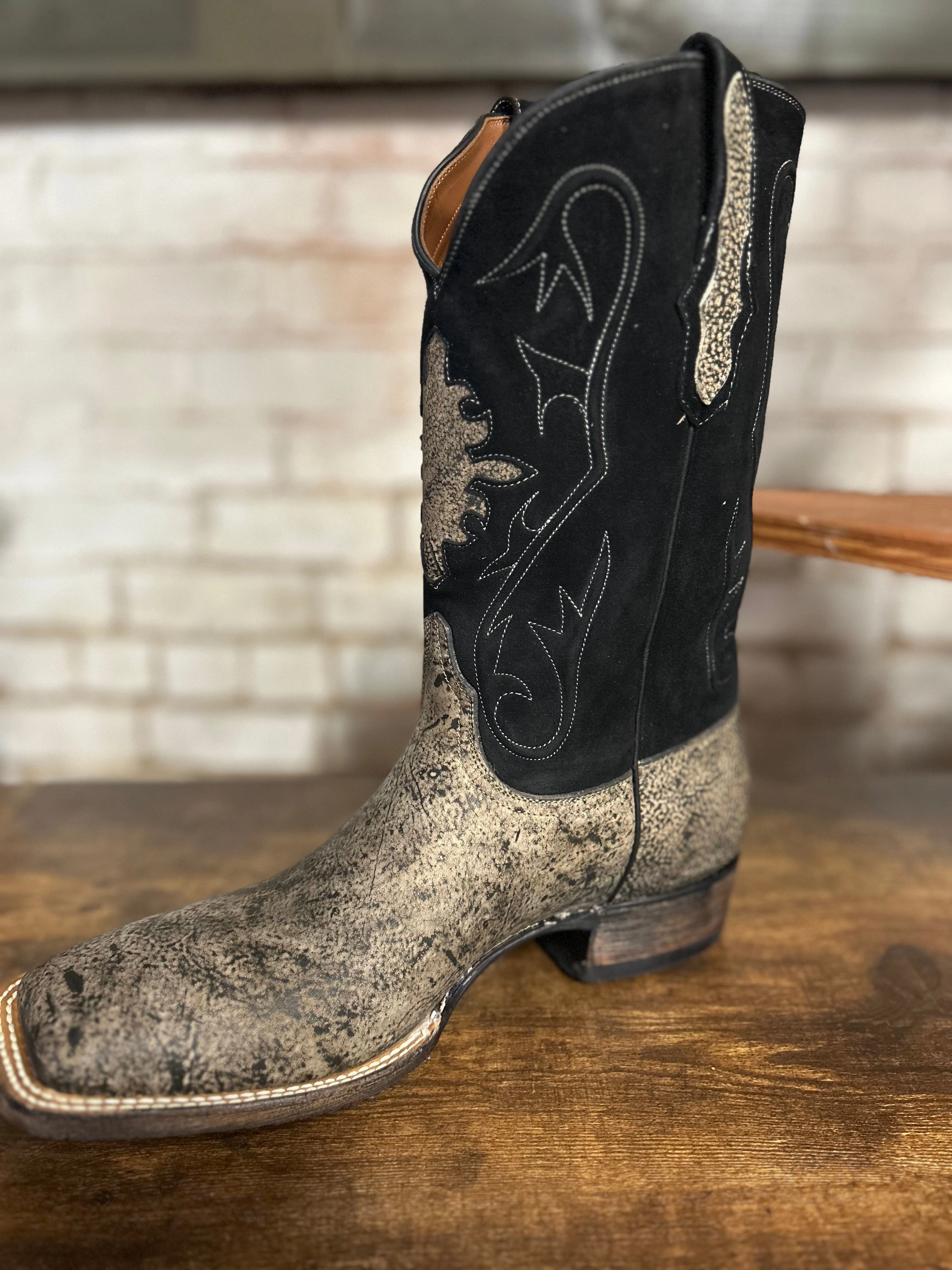 Comfortable Heel Flexible Frame Trail Runner Black Jack Giraffe Safari Bone