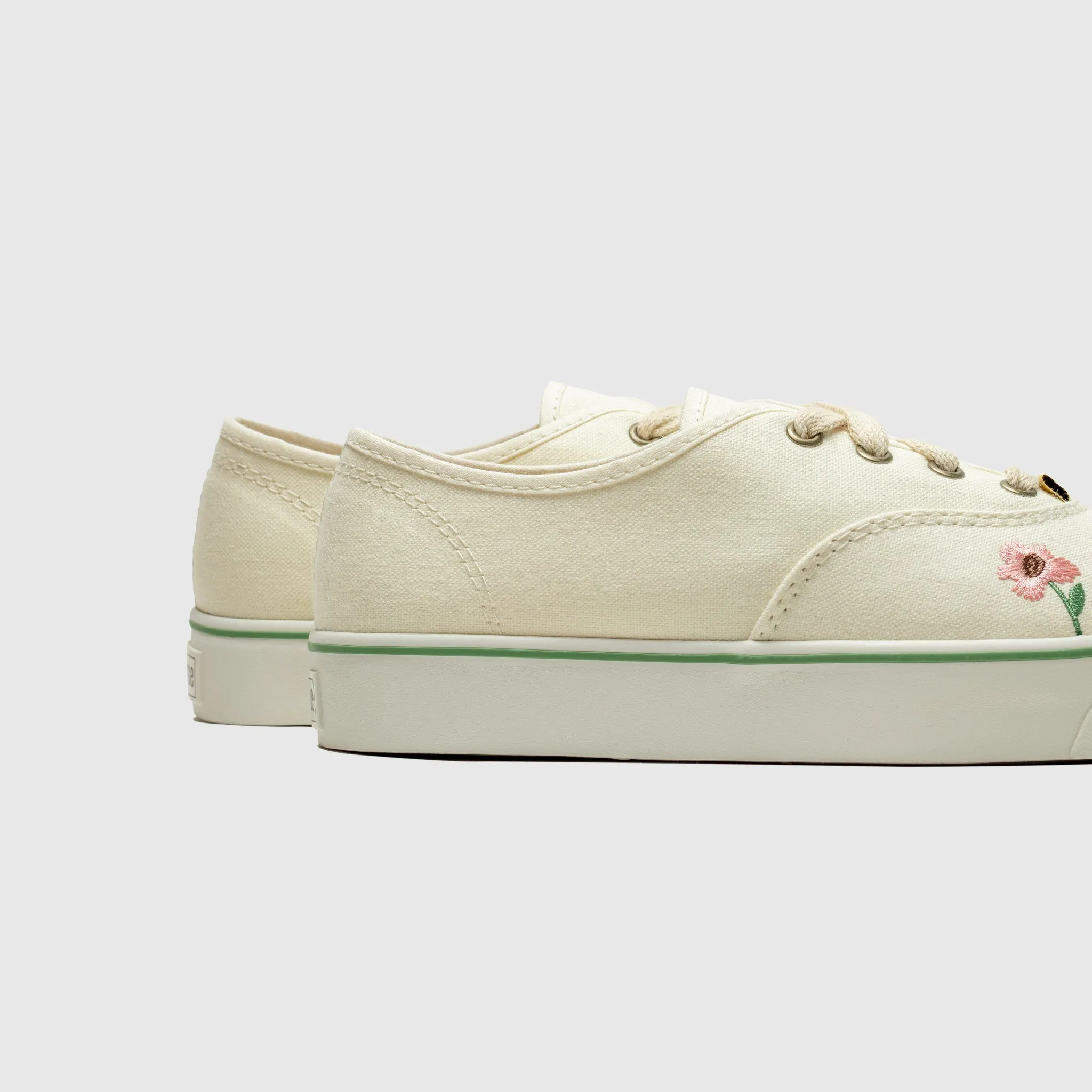 NAUT-1 X GOLF LE FLEUR graduation - themed running option traction - enhanced running shoes