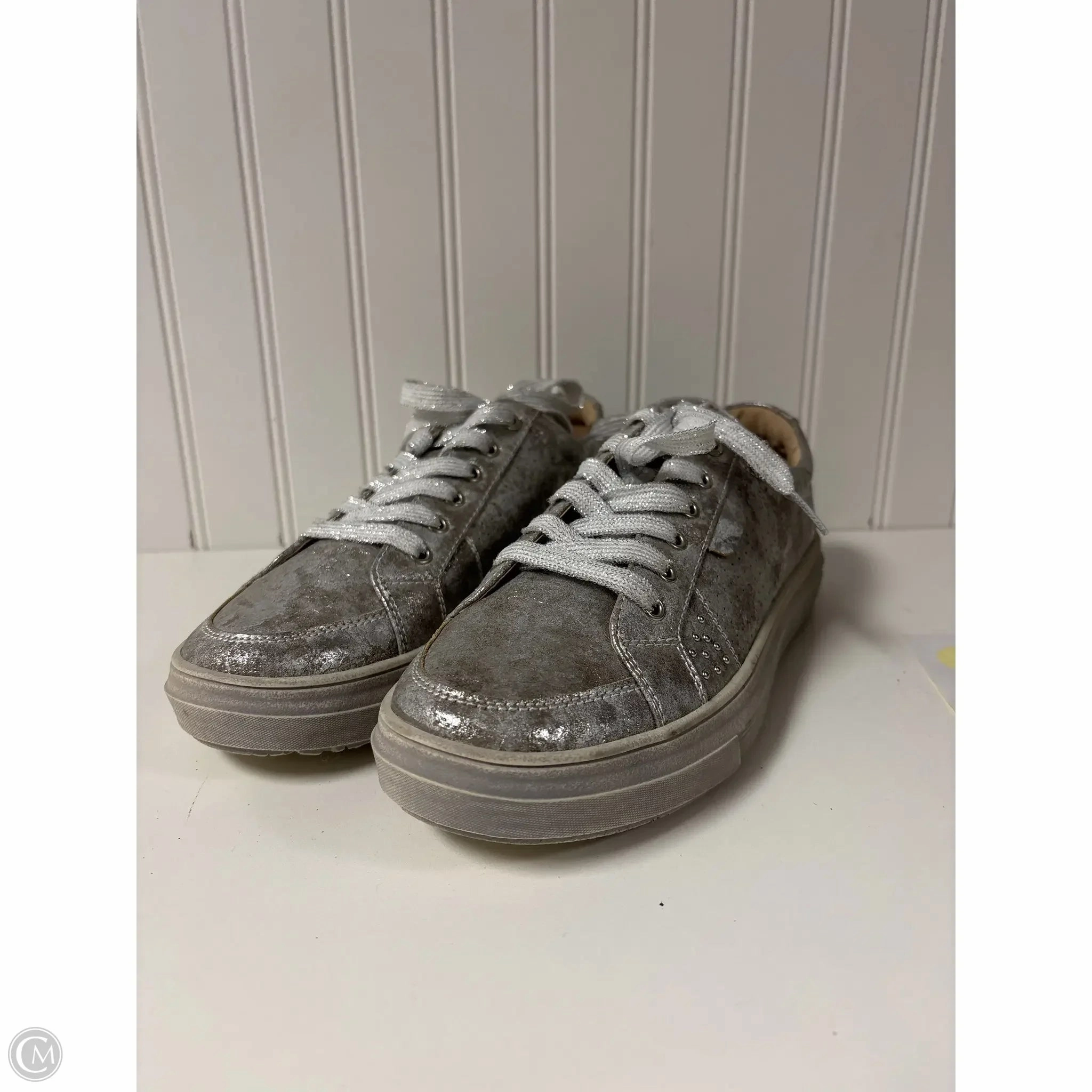 Shoes Sneakers By Clothes Mentor In Silver, Size: 10 Long Lasting