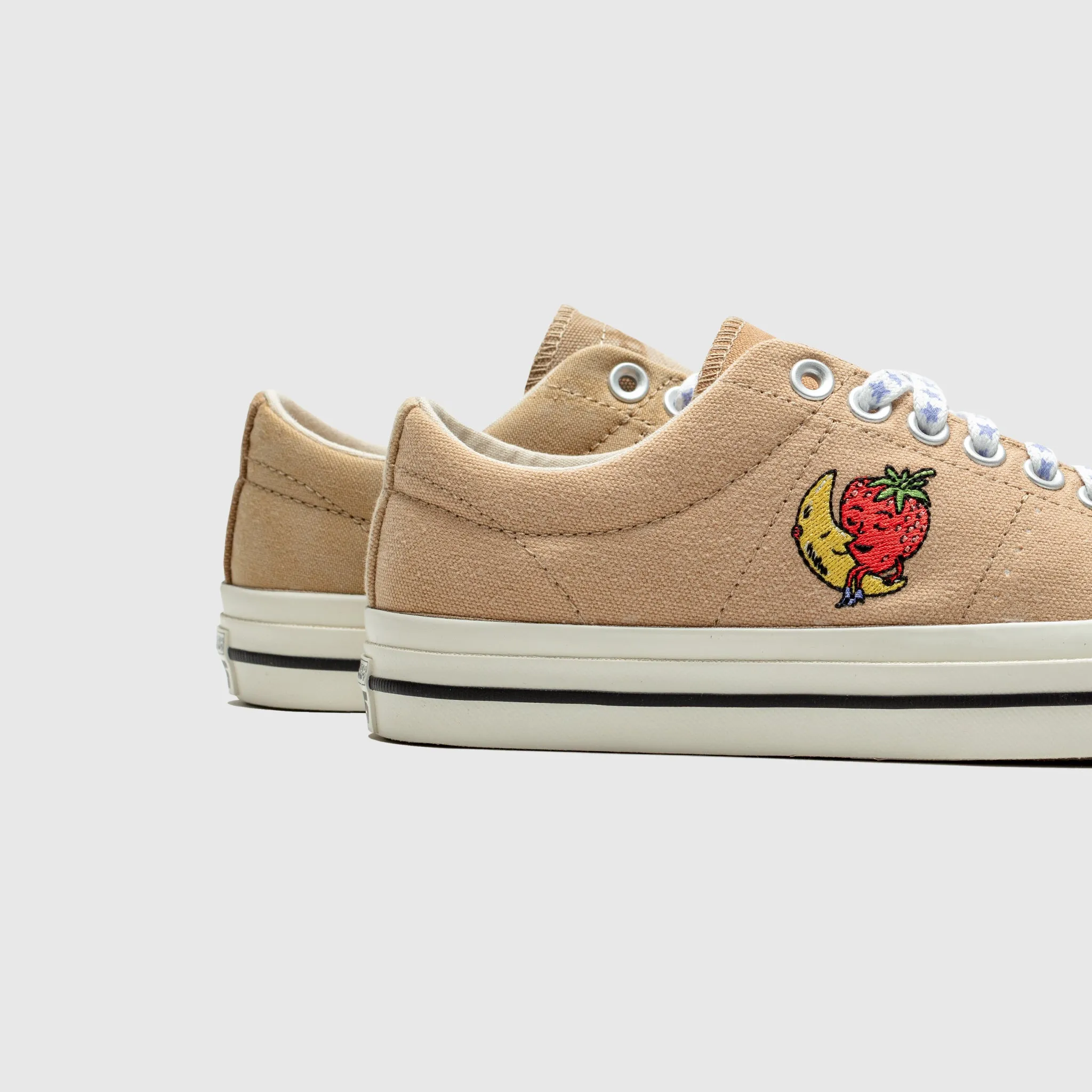 UPCYCLED ONE STAR X SKY HIGH FARM badminton shoes