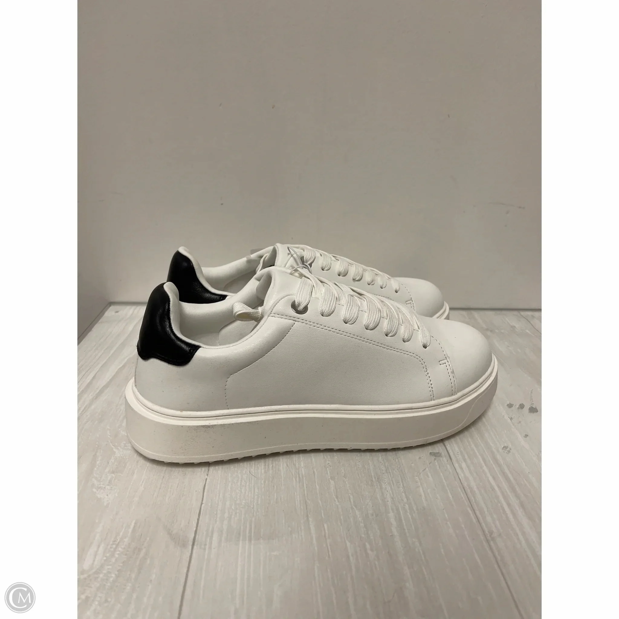 Hydrophobic coating Cushioned Design Shoes Sneakers By Torrid In White, Size: 10