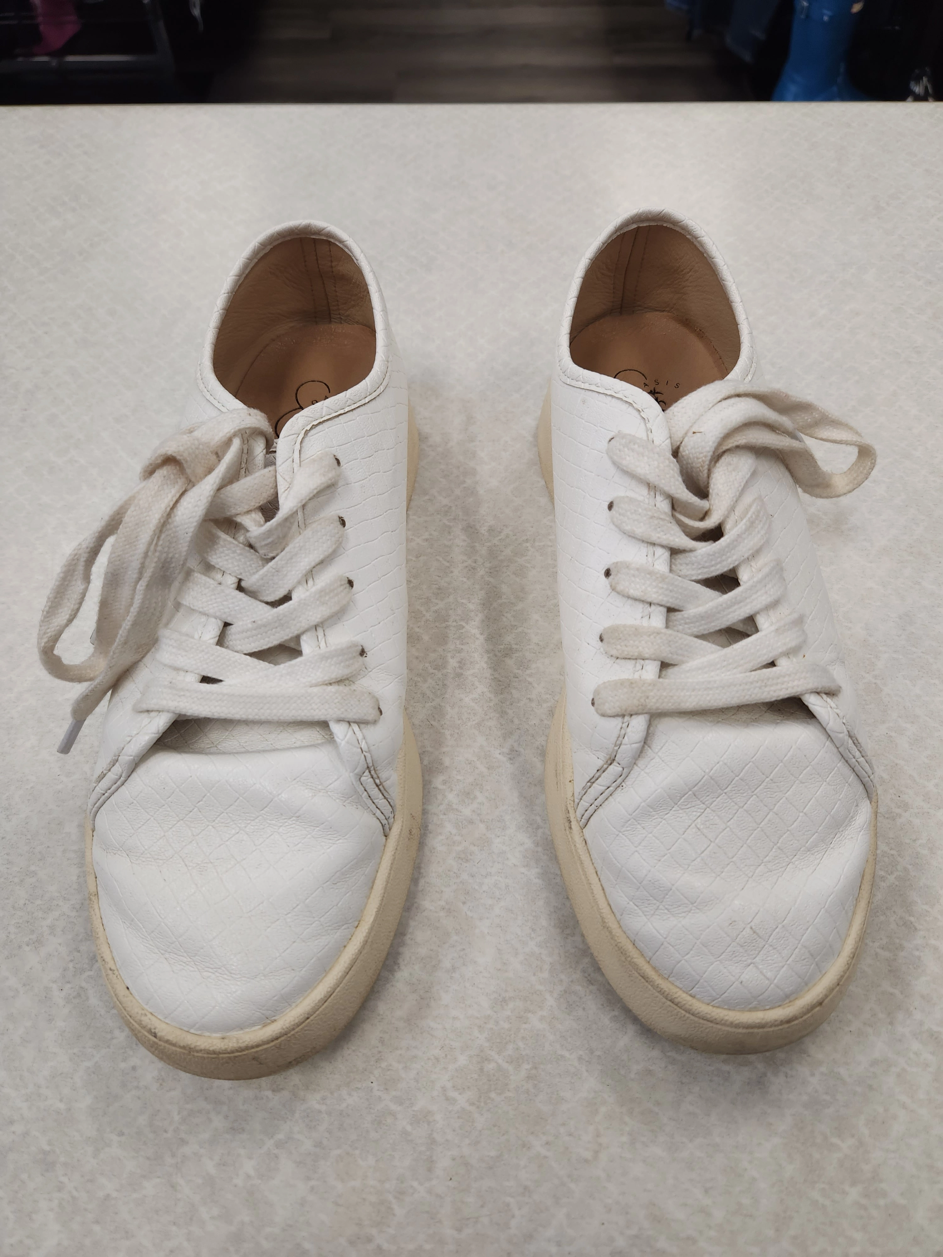 White Shoes Sneakers Clothes Mentor, Size 7.5 Streamlined Style