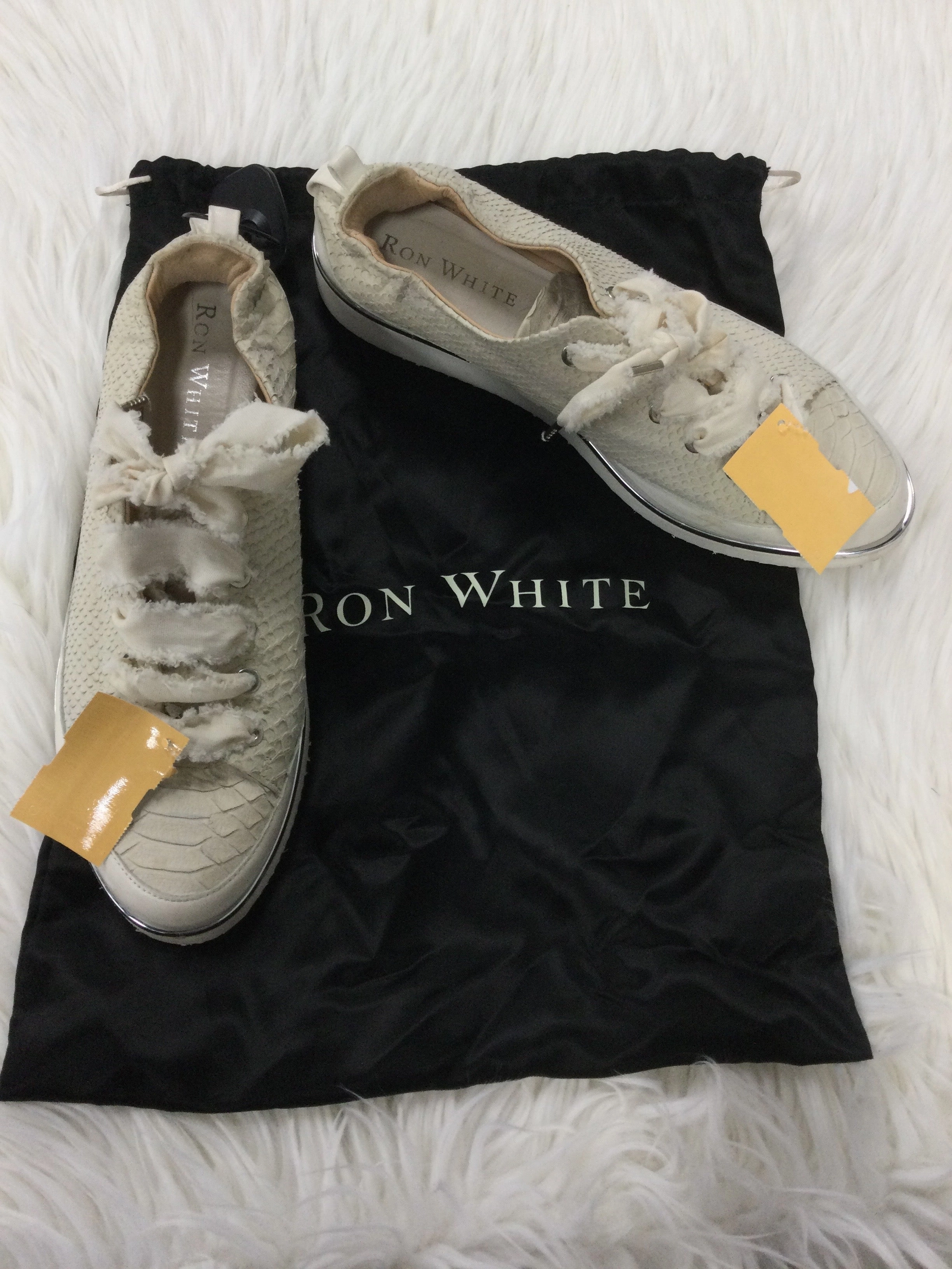 Low Profile Collar Padding Timeless Design Shoes Sneakers By Cma In Cream, Size:9.5