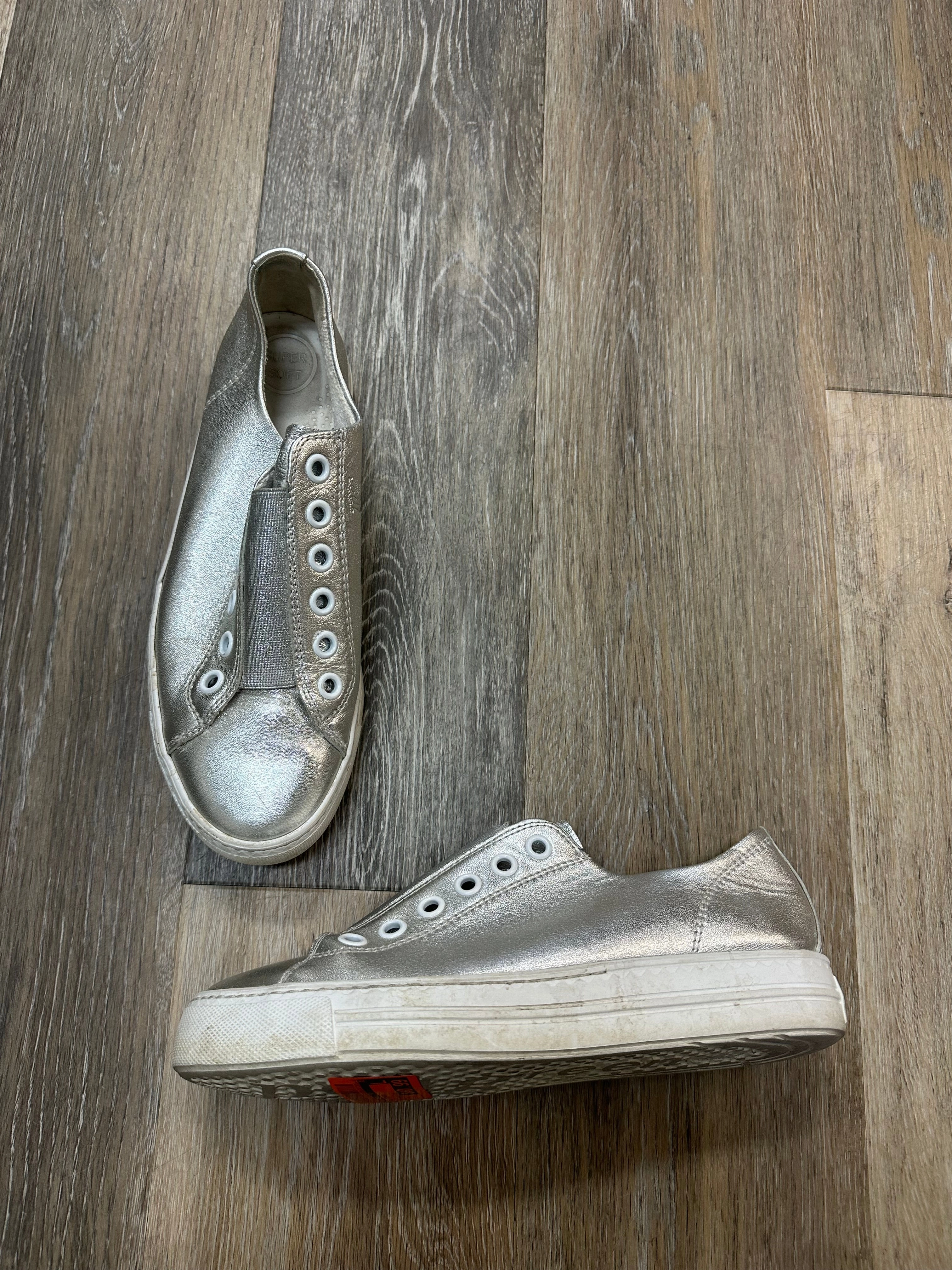 Shoes Sneakers By Paul Green In Silver, Size: 7.5 Step Boost