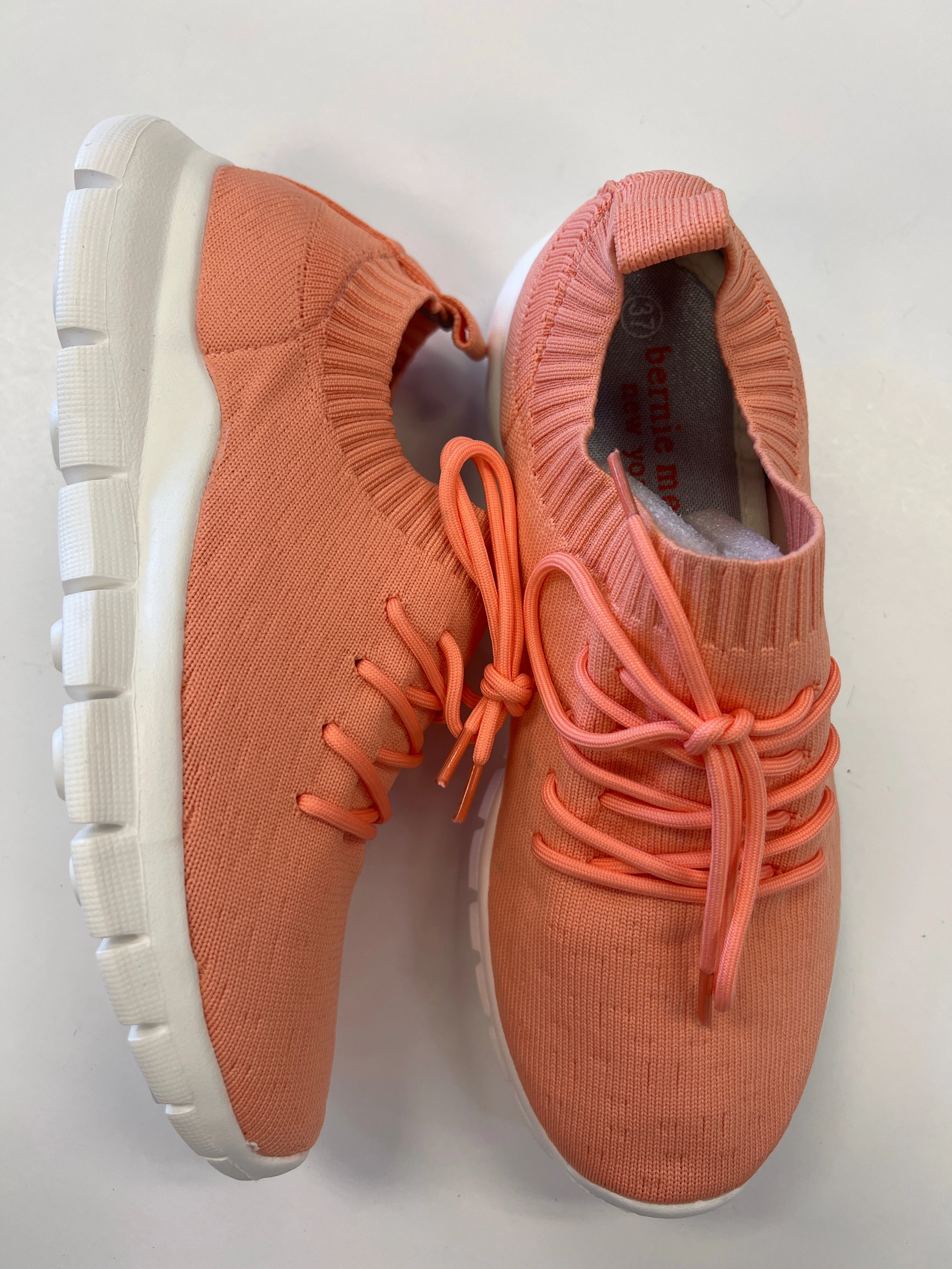 All-weather sole Shoes Sneakers By Bernie Mev  Size: 6.5