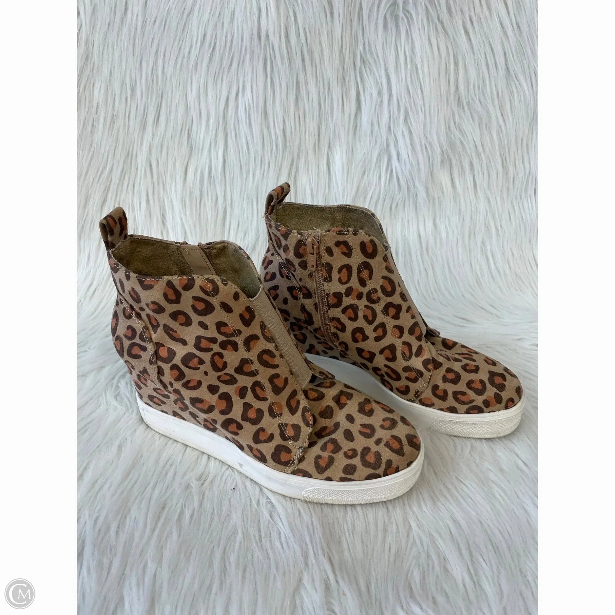 Smooth Control Shoes Sneakers By Serra In Animal Print, Size: 8