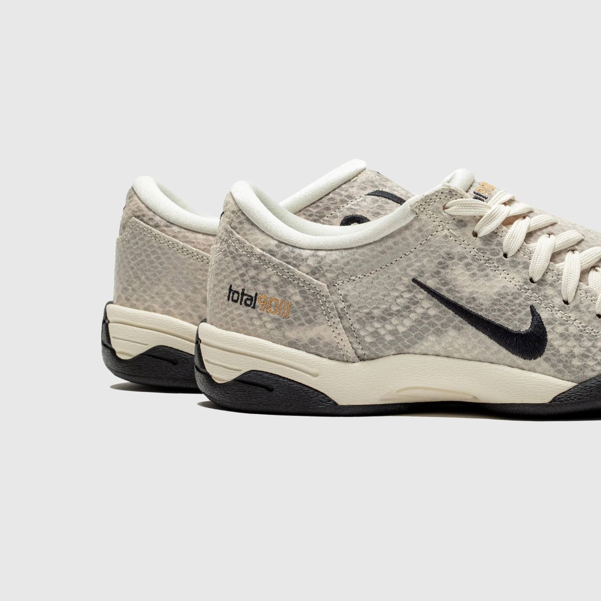 WMNS TOTAL 90 SE "PALE IVORY SNAKESKIN" long - distance running footwear running on grass shoes