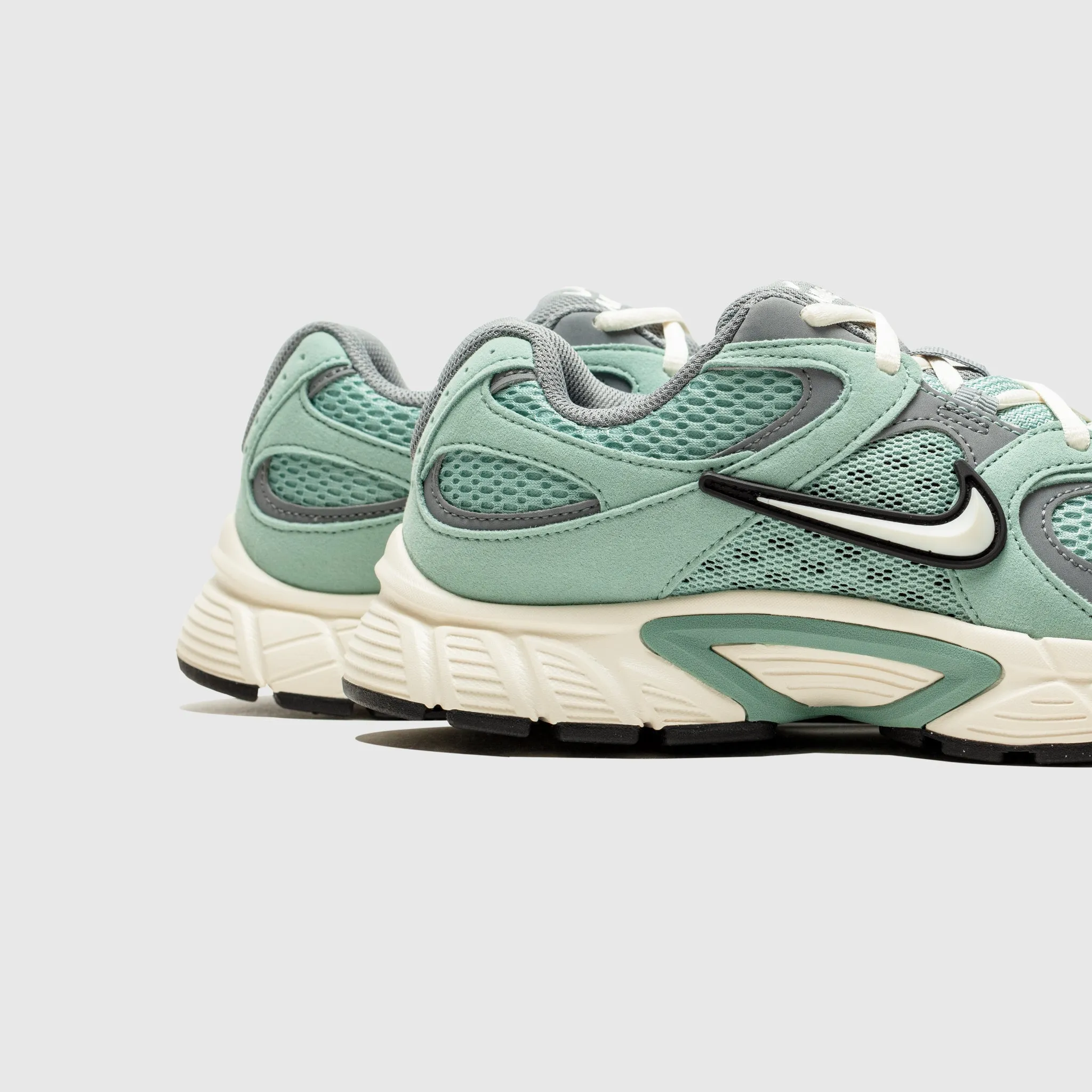 retro - style running shoes WMNS V5 RNR "CANNON"