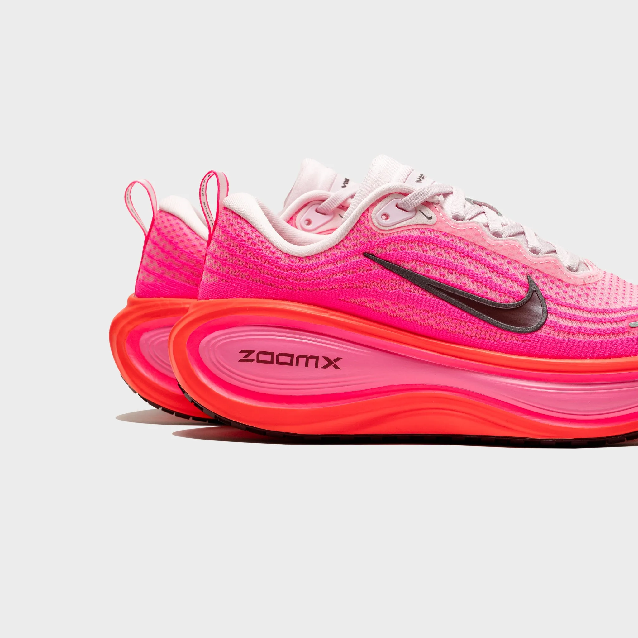 leather upper shoes WMNS VOMERO PLUS "HYPER PINK"