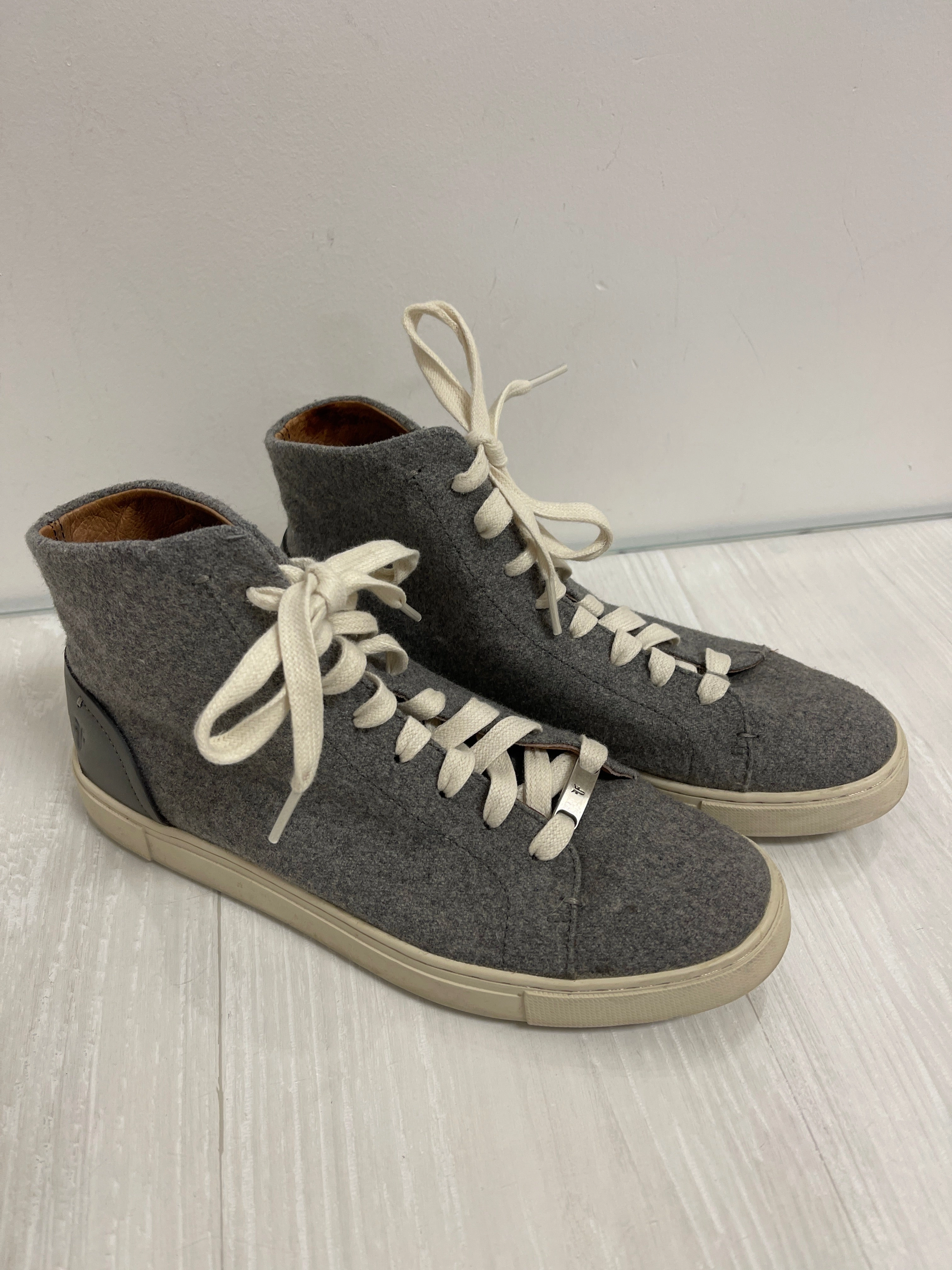 Sport Inspired Shoes Sneakers By Frye In Grey, Size: 8.5