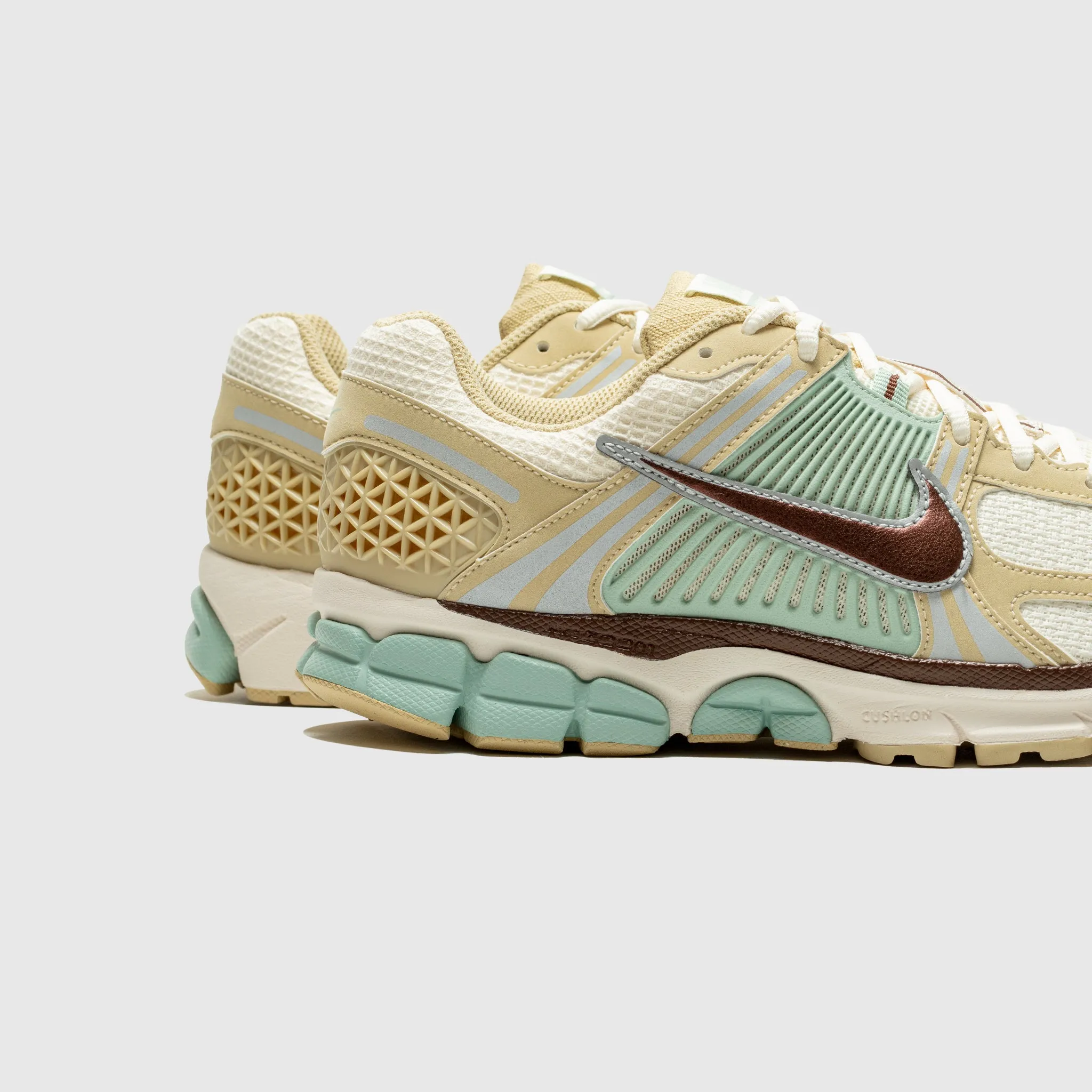 ZOOM VOMERO 5 SE "TEAM GOLD" Stretchable Material