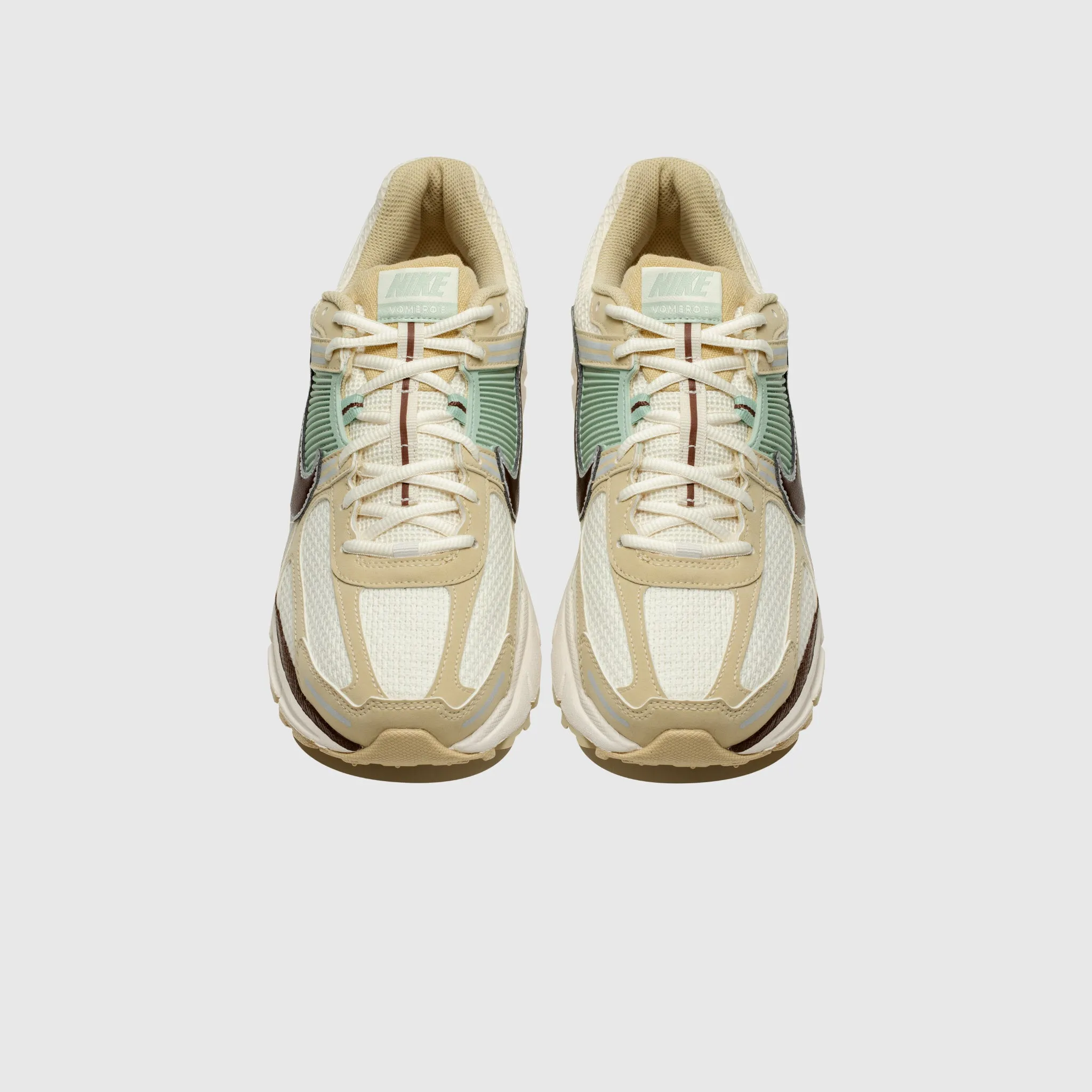 running in a 20K shoes ZOOM VOMERO 5 SE "TEAM GOLD"